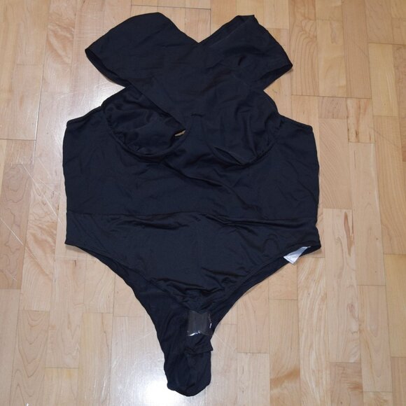 PrettyLittleThing Plus Women's Sz 20 Black Woven Cross Front Underwired Bodysuit - Picture 2 of 7